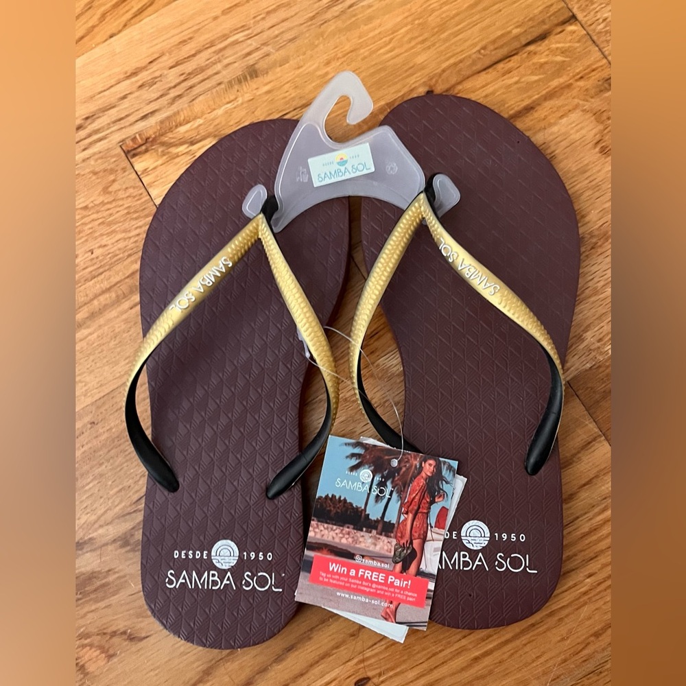 [8] Samba Sol flip flops